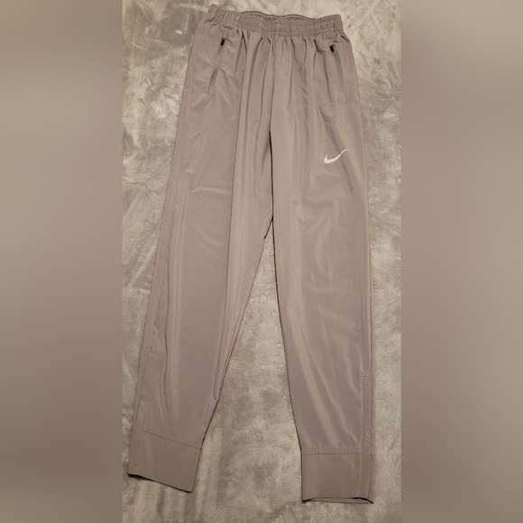 Nike Men's Dri-FIT Zippered Cuff, Windbreaker Pants - Size Medium - Picture 1 of 9